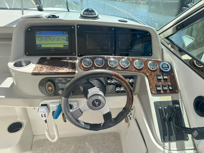  Yacht Photos Pics 2004 Formula 330 SS boat dashboard with navigation screens and controls.