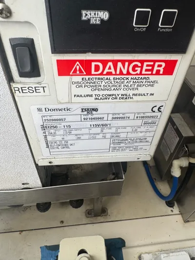 Cayuco Yacht Photos Pics 