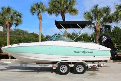 NauticStar 203 DC Deck