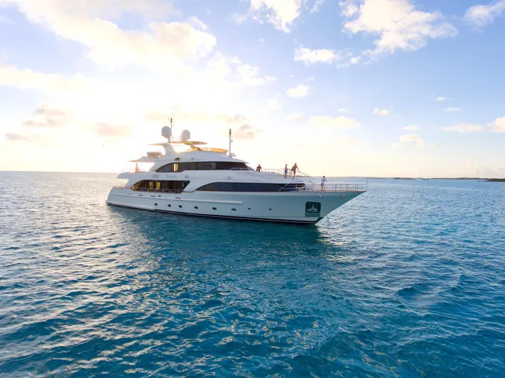 Papaito Yacht Photos Pics 