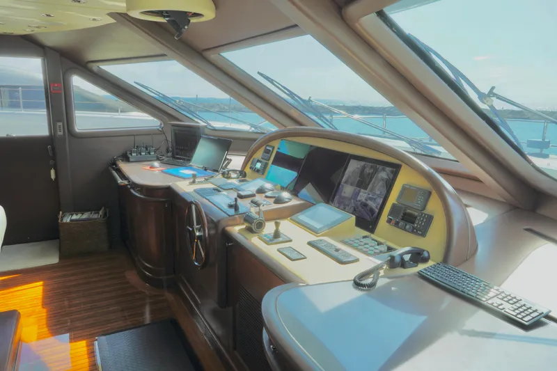 Papaito Yacht Photos Pics Bridge