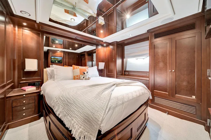 Papaito Yacht Photos Pics 