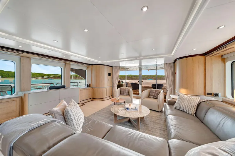 Papaito Yacht Photos Pics 