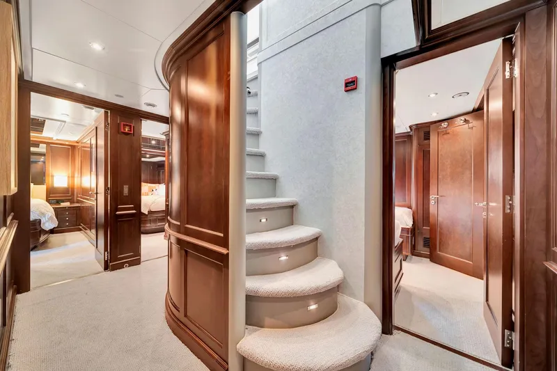 Papaito Yacht Photos Pics 