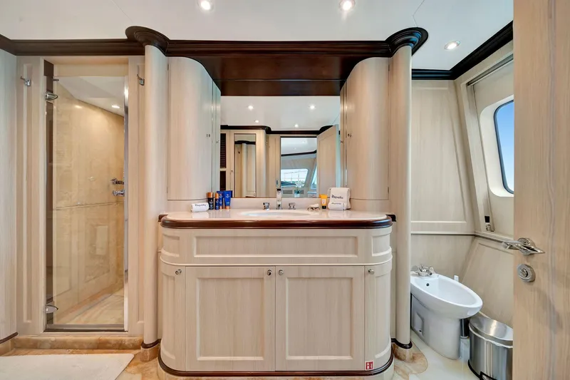 Papaito Yacht Photos Pics 