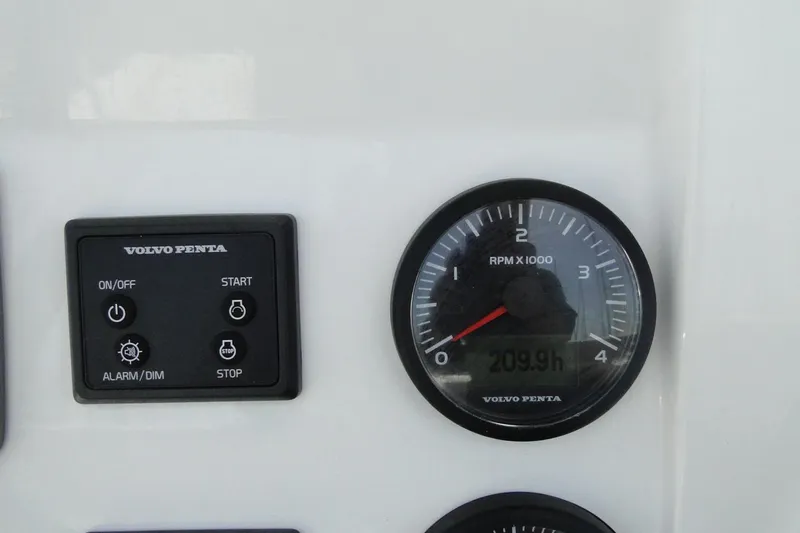 Yacht Photos Pics Volvo Penta control panel and RPM gauge on 2016 Bali 4.5 boat.