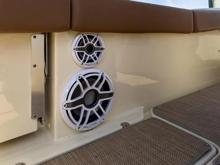 Rest Assured Yacht Photos Pics 2019 Chris-Craft 30 Catalina boat speakers and seating detail.