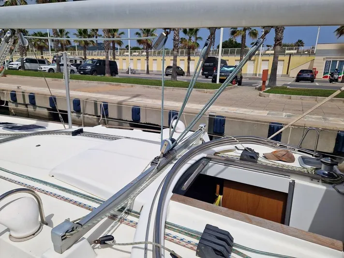  Yacht Photos Pics Beneteau Oceanis 473 Clipper sailboat deck, 2001 model, docked at marina with palm trees.