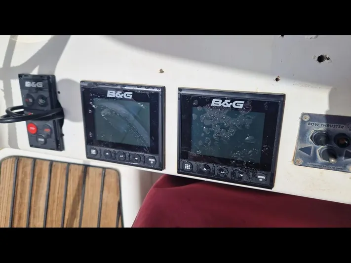  Yacht Photos Pics Control panel of 2001 Beneteau Oceanis 473 Clipper with B&G navigation displays.