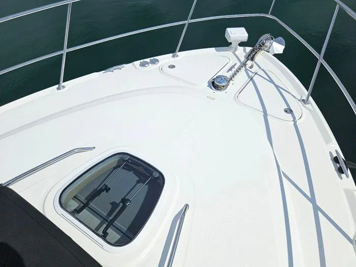  Yacht Photos Pics 2006 Sea Ray 44 Sundancer yacht deck with railing and hatch.