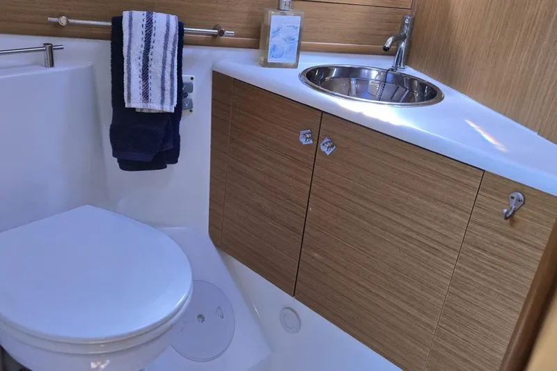 Down Time Yacht Photos Pics Bathroom interior of 2008 Jeanneau Sun Odyssey 45 DS yacht with sink and toilet.