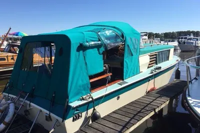 1966 Coronet Seafarer 27