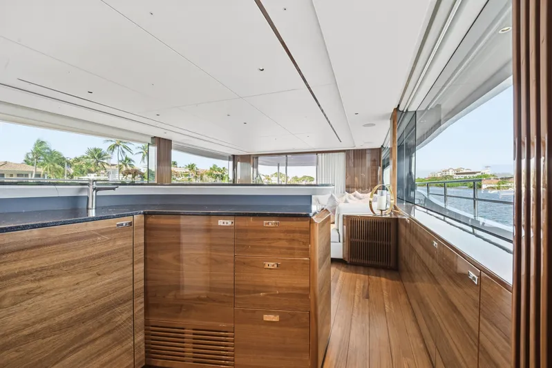 Just Perfect Yacht Photos Pics Princess 95 JUST PERFECT - Salon Wet Bar