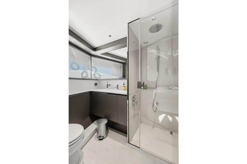 Just Perfect Yacht Photos Pics Princess 95 JUST PERFECT - Ensuite Head Bow Stateroom