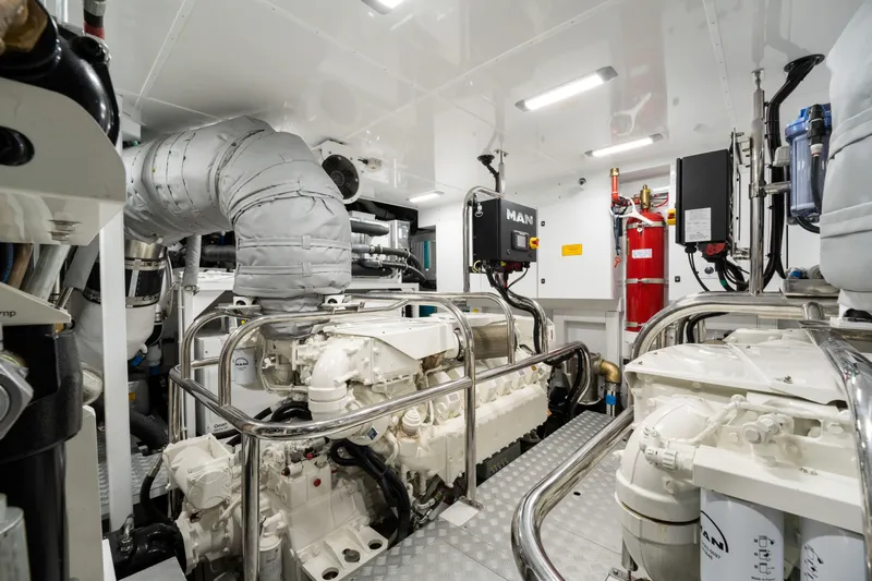 Just Perfect Yacht Photos Pics Princess 95 JUST PERFECT - Engine Room