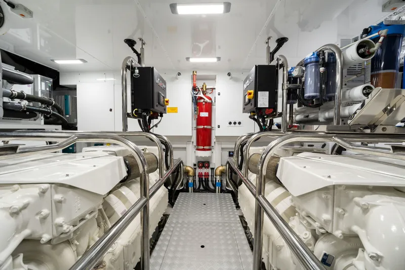 Just Perfect Yacht Photos Pics Princess 95 JUST PERFECT - Engine Room