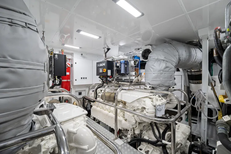 Just Perfect Yacht Photos Pics Princess 95 JUST PERFECT - Engine Room
