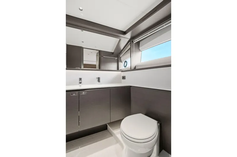 Just Perfect Yacht Photos Pics Princess 95 JUST PERFECT - Starboard Stateroom Ensuite Head