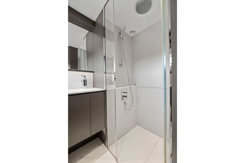 Just Perfect Yacht Photos Pics Princess 95 JUST PERFECT - Port Stateroom Ensuite Head