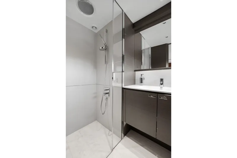 Just Perfect Yacht Photos Pics Princess 95 JUST PERFECT - Starboard Stateroom Ensuite Head