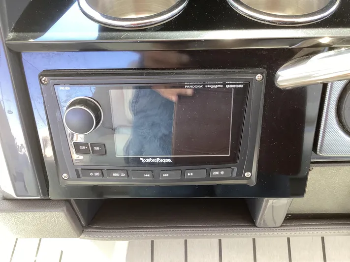 Steal Yacht Photos Pics 2020 Formula 380 Super Sport Crossover dashboard with Rockford Fosgate audio system.