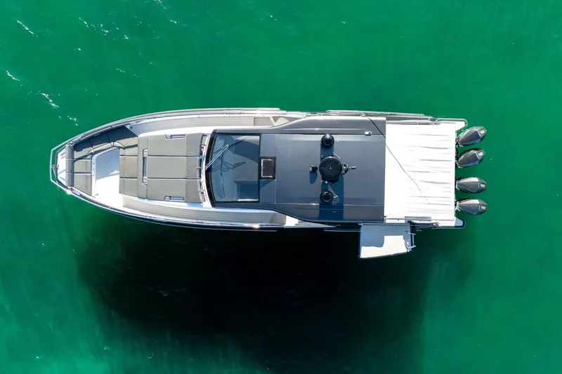 Matzu Yacht Photos Pics Top view of 2023 Azimut Verve 47 yacht on clear green water.