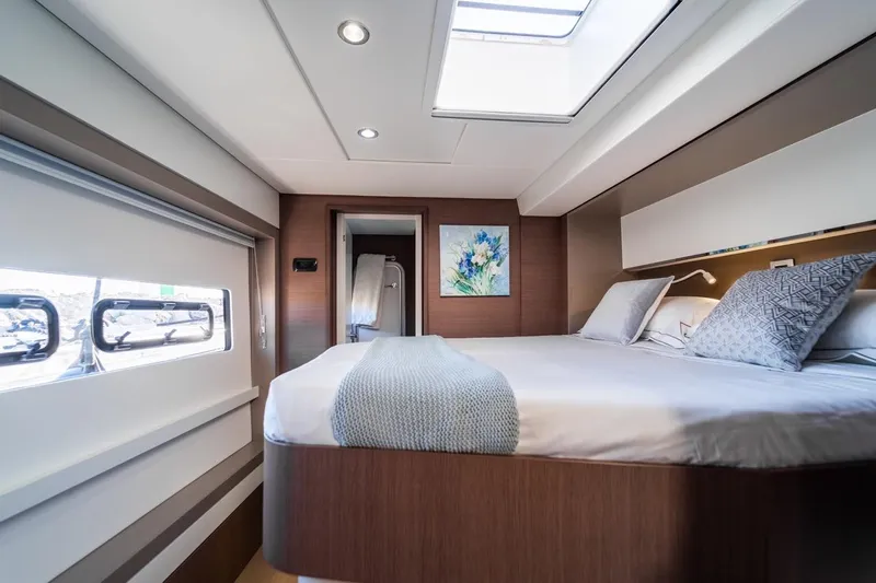 Signature Bali 5.4. (5+2 Cabins) Yacht Photos Pics Luxurious bedroom interior of 2021 Bali 5.4 yacht with skylight and modern decor.