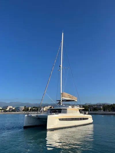 Signature Bali 5.4. (5+2 Cabins) Yacht Photos Pics 
