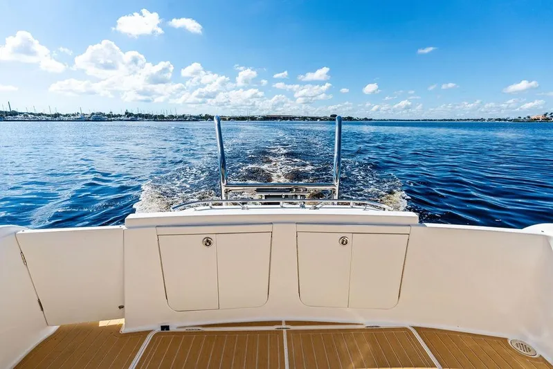  Yacht Photos Pics 2008 Meridian 411 Sedan boat cruising on a sunny day with clear blue skies.
