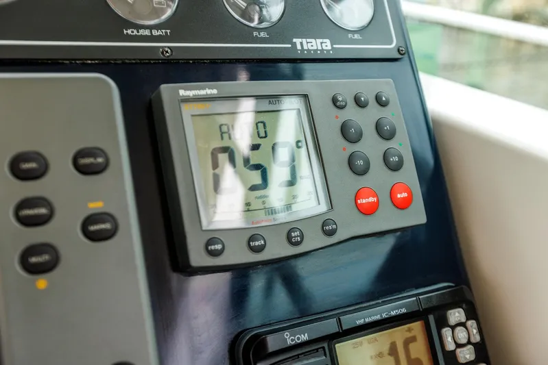 Last Call Yacht Photos Pics Control panel of a 2001 Tiara Yachts 3500 Open with navigation instruments.