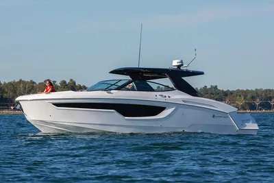 Cruisers Yachts 38 GLS OB