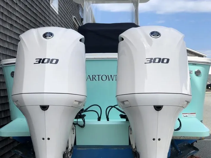 One Knot Yacht Photos Pics 2018 Regulator 31 boat with twin 300 horsepower outboard engines.