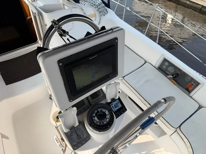 Lucky Dasher Yacht Photos Pics 