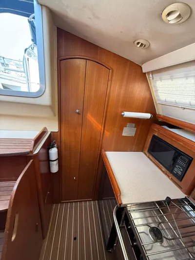 Lucky Dasher Yacht Photos Pics 