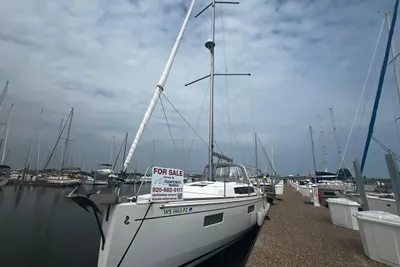 Beneteau Oceanis 38.1