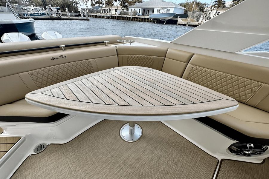 2022 Sea Ray 310 SLX OB