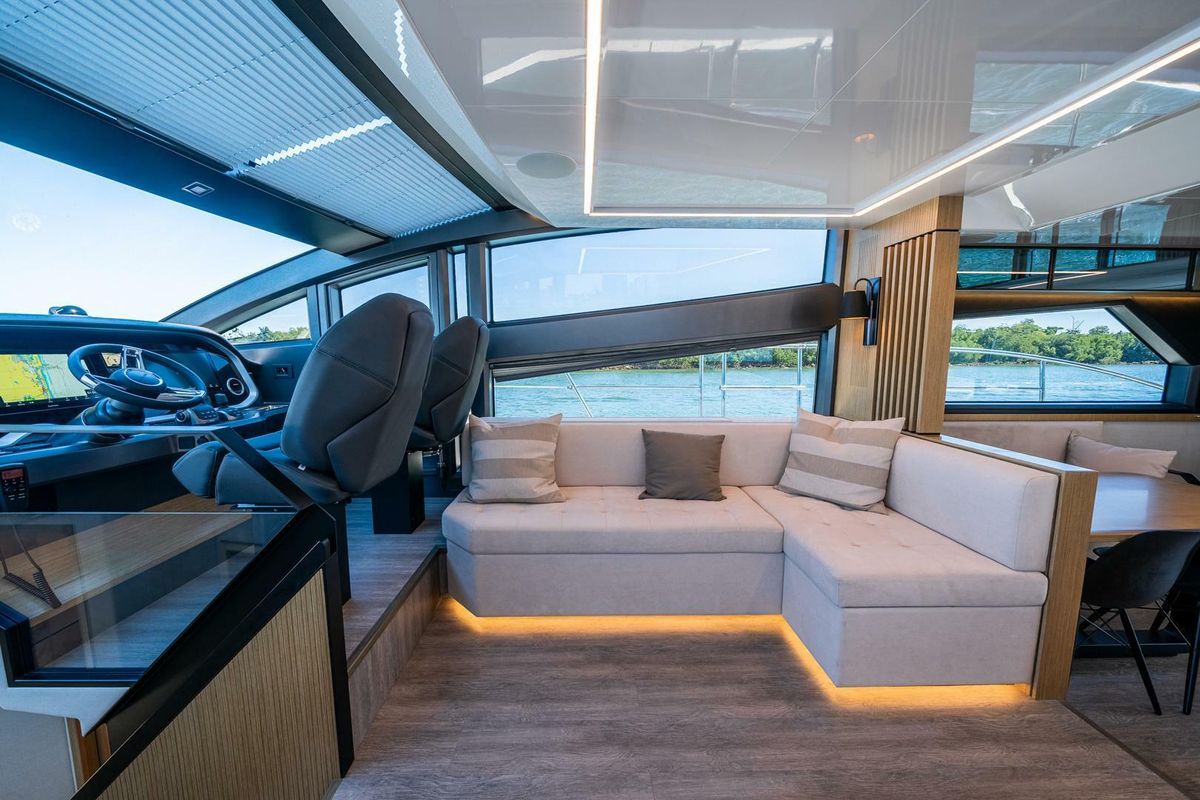 2023 Pearl 62 