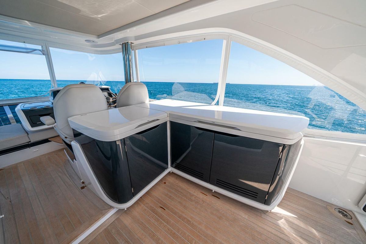 2023 Pearl 62 