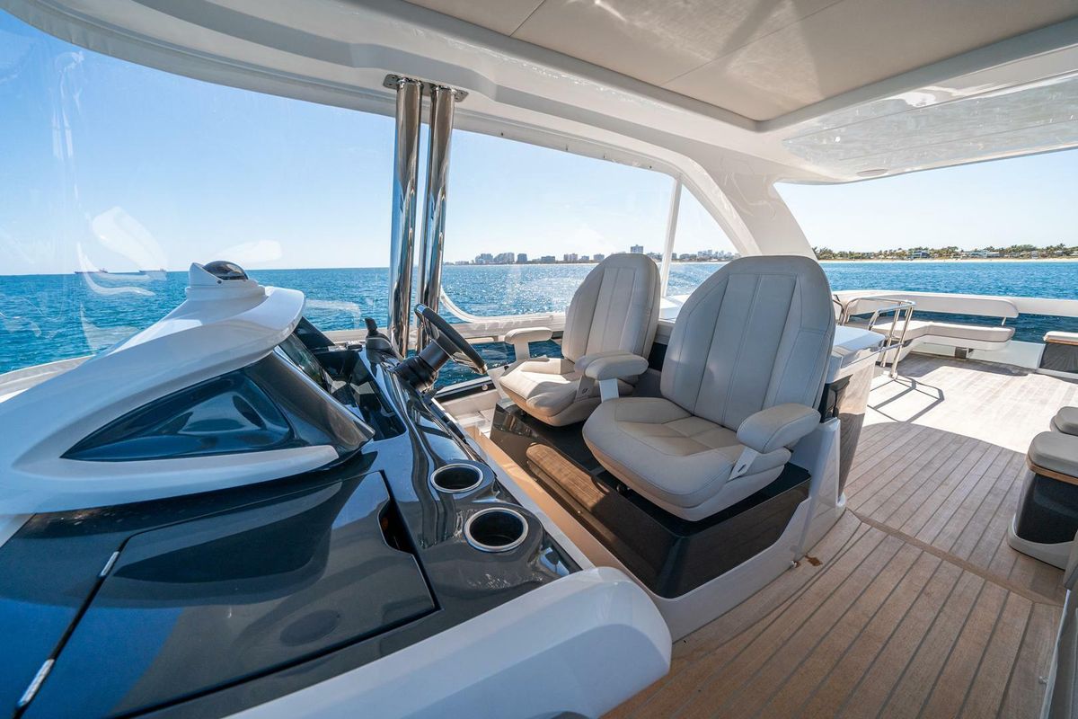 2023 Pearl 62 