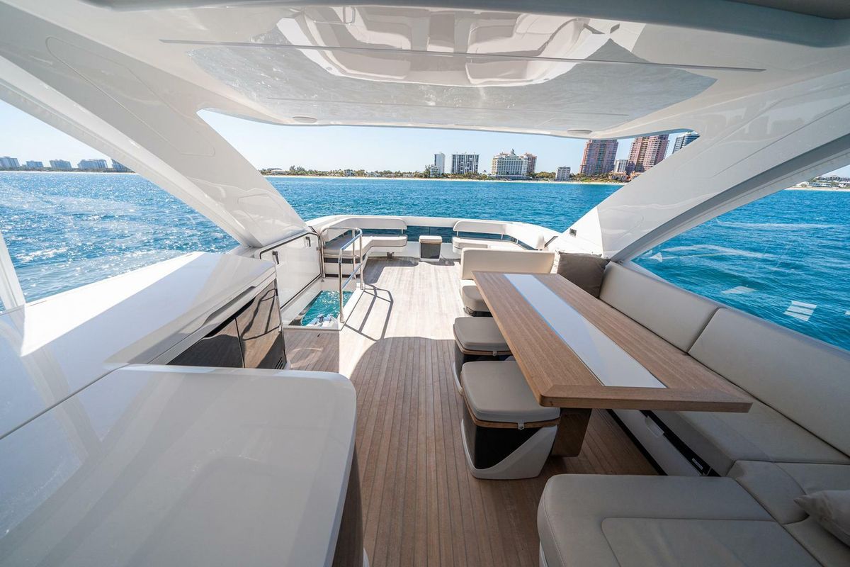 2023 Pearl 62 