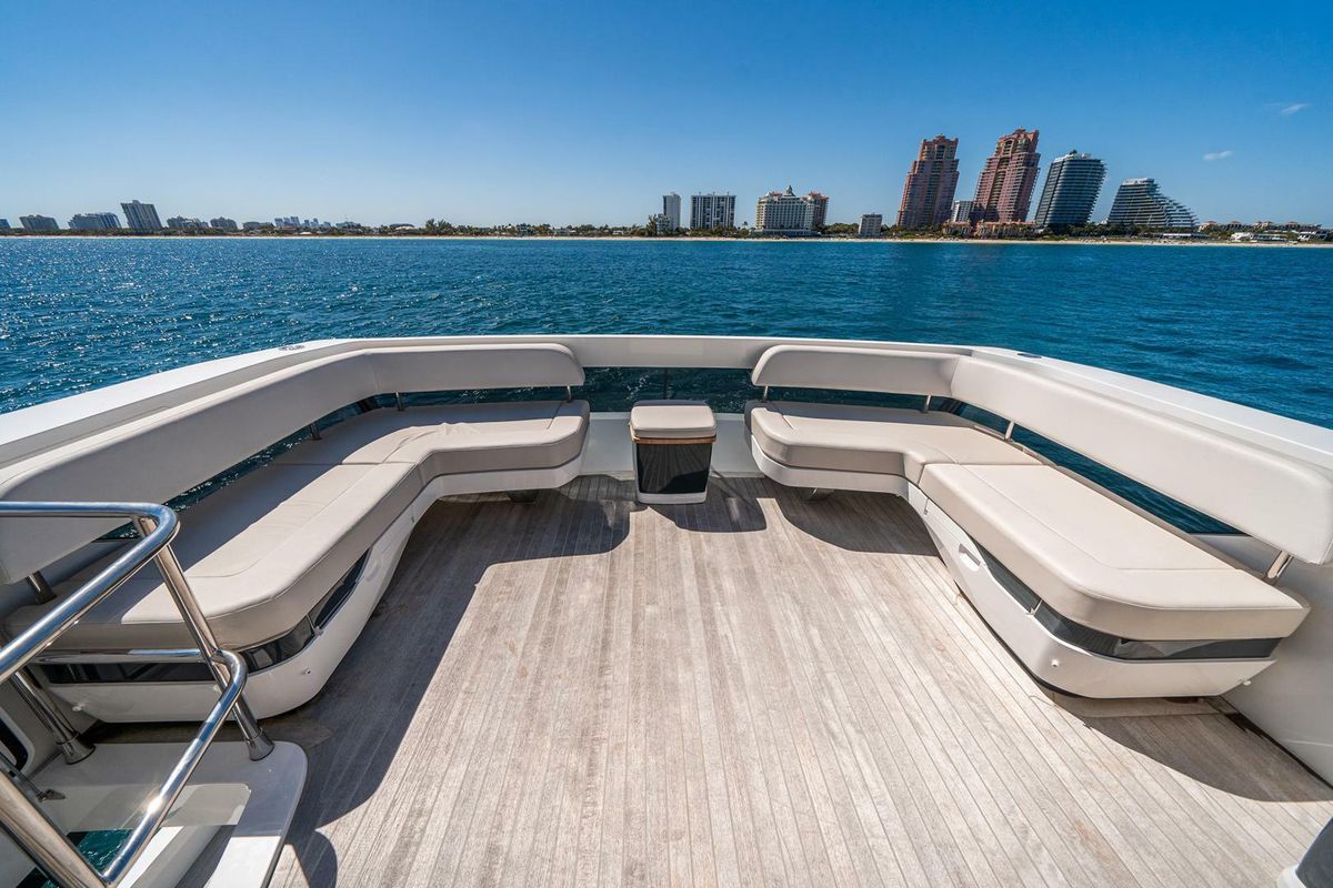 2023 Pearl 62 