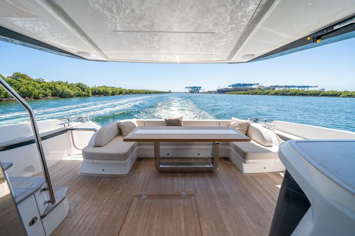 2023 Pearl 62 