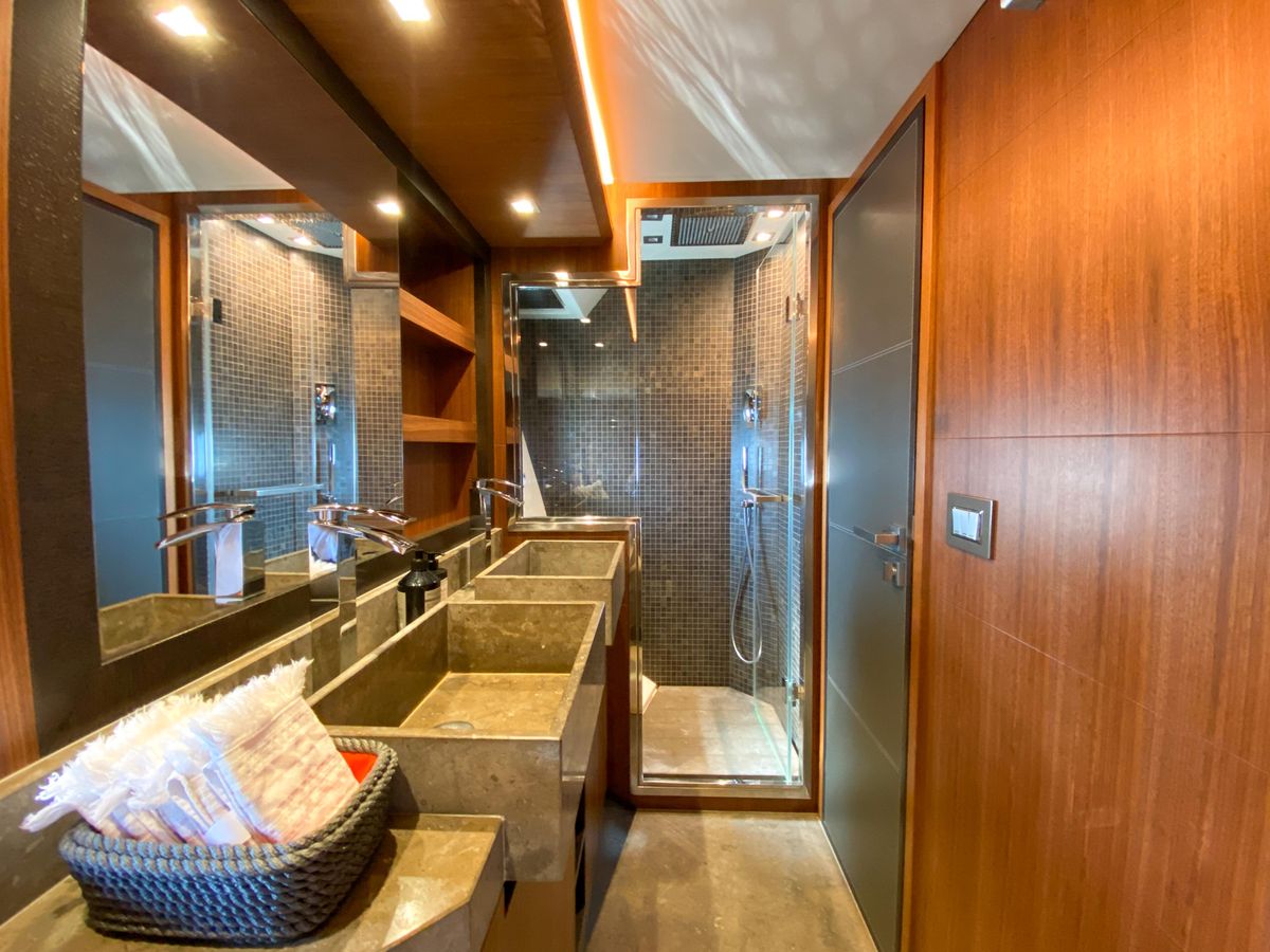 2018 Monte Carlo Yachts 64 