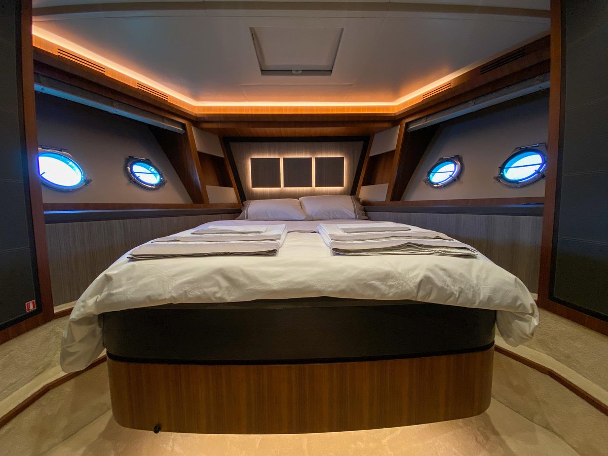 2018 Monte Carlo Yachts 64 
