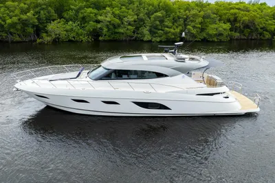 2026 Riviera 6000 Sport Yacht