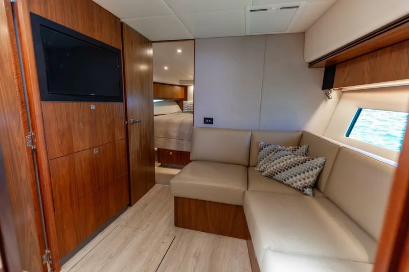 Runaway Island Yacht Photos Pics 2018 Riviera 4800 Sport Yacht- Runaway Island- Salon