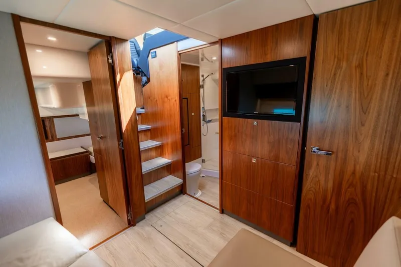 Runaway Island Yacht Photos Pics 2018 Riviera 4800 Sport Yacht- Runaway Island- Salon