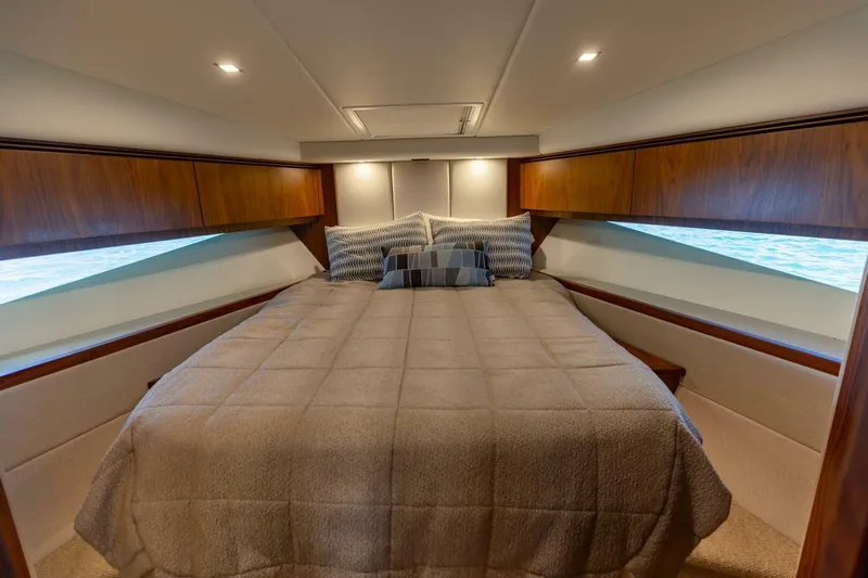 Runaway Island Yacht Photos Pics 2018 Riviera 4800 Sport Yacht- Runaway Island- Master Stateroom