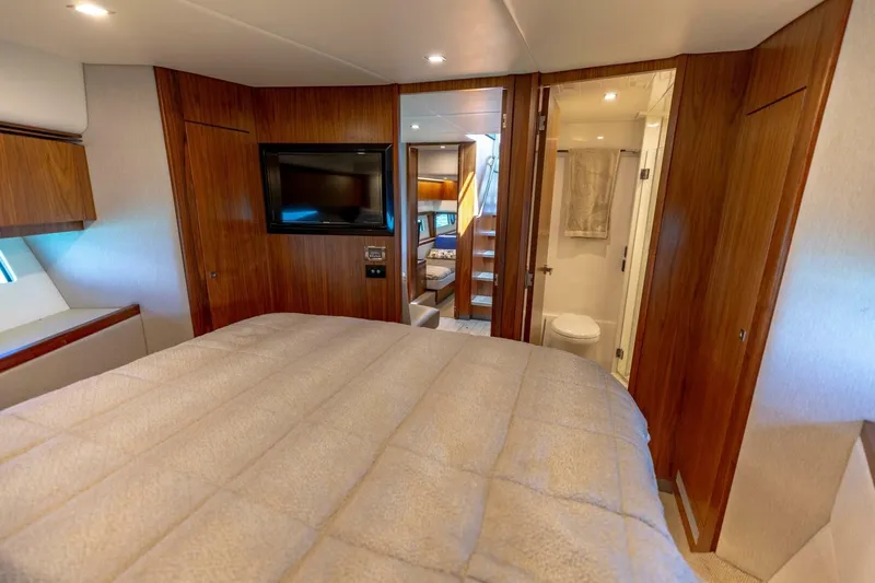 Runaway Island Yacht Photos Pics 2018 Riviera 4800 Sport Yacht- Runaway Island- Master Stateroom
