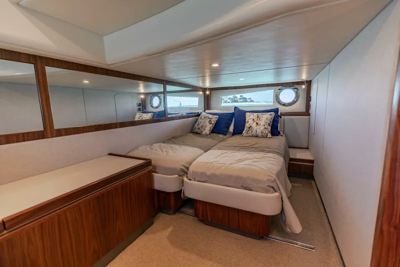 Runaway Island Yacht Photos Pics 2018 Riviera 4800 Sport Yacht- Runaway Island- Guest Stateroom